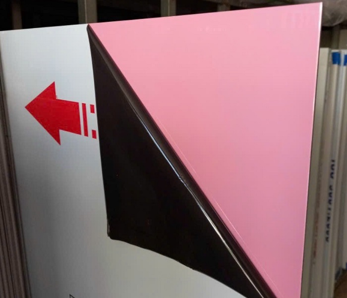 Alu màu bóng có màu sắc đẹp, sáng và ấn tượng hơn màu thường