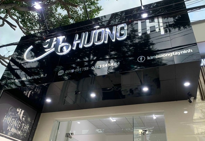 Bảng hiệu quảng cáo dùng alu bóng có độ bền cao hơn, màu sắc khá ấn tượng